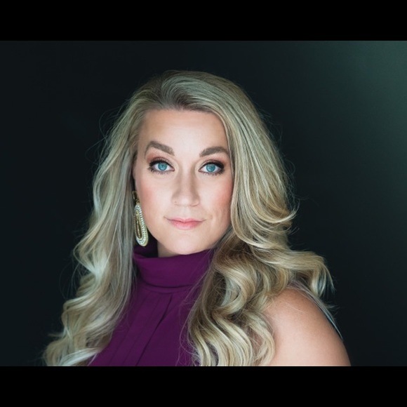 Meet your Posher, Kristin - Picture 2 of 6